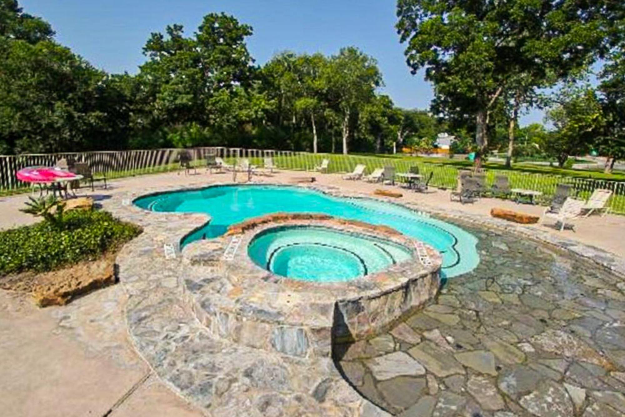 Water Wheel Resort Condo Resort Нью Браунфелс Экстерьер фото